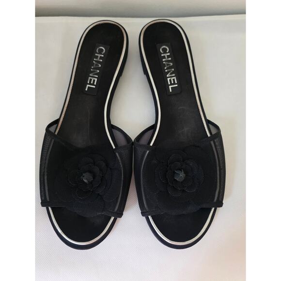 CHANEL Black Mesh Camellia Flower Open Toe Flat Sandals 39.5 sz - Picture 6 of 15